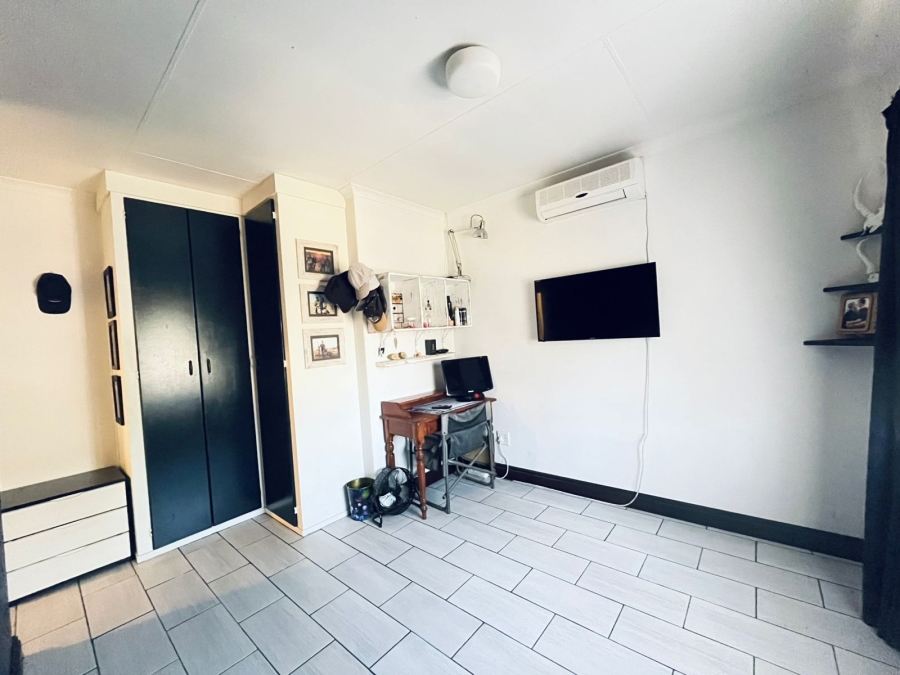 4 Bedroom Property for Sale in Oos Einde North West